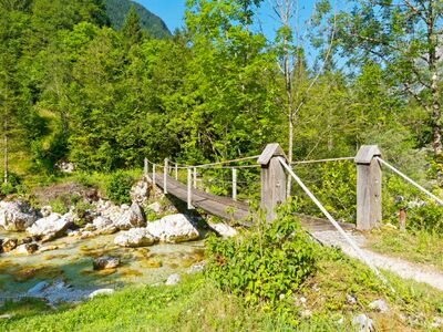 Die typische Hängebrücke über die Soča