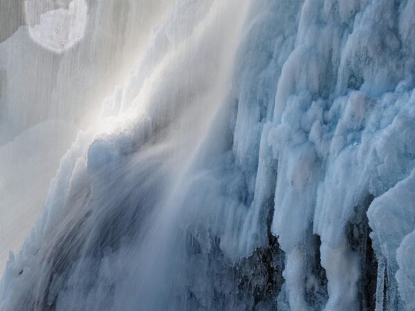 Eisgebilde am Steinsdalsfossen