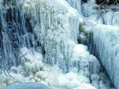 Der winterliche Skjervsfossen