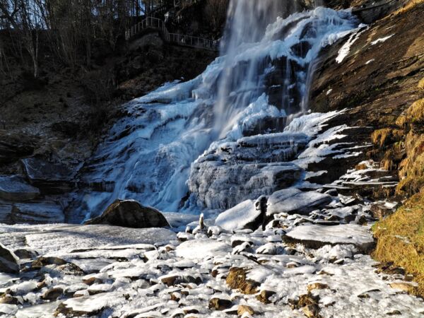 Am Steinsdalsfossen